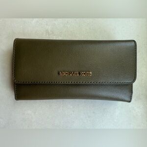 Michael Kors Jet Set Travel Crossgrain Olive Leather Zip Wallet